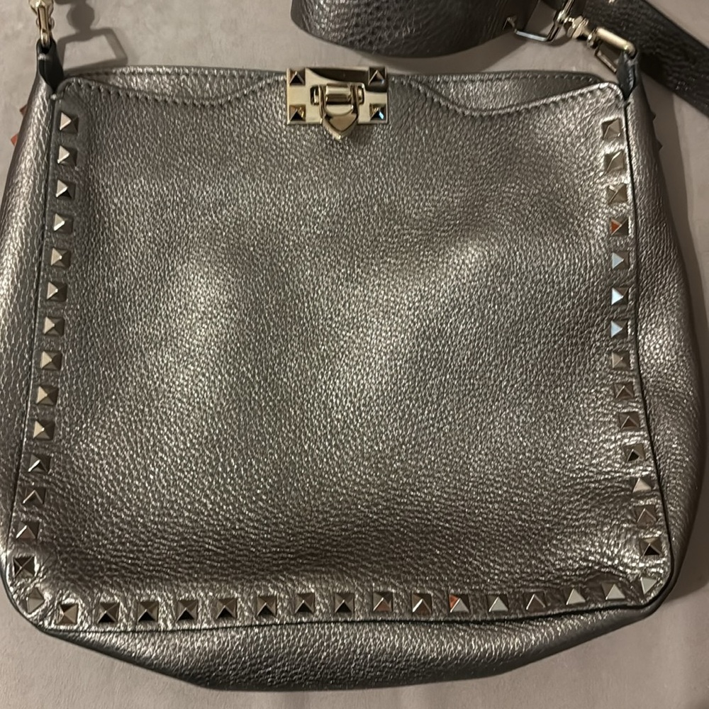Authentic Valentino Garavani Rockstud Crossbody Hobo Metallic Leather Medium sz - Picture 3 of 16
